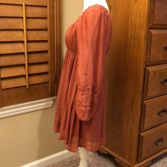 Long sleeved, gauzy dress in light rust. - Picture 3 of 5